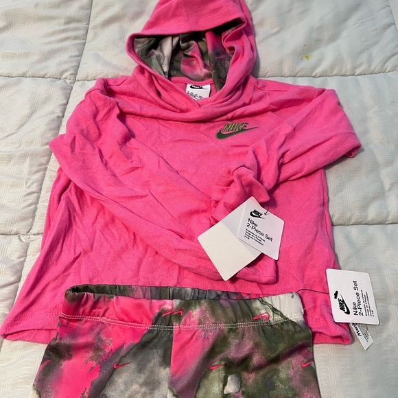 Nike Pink and Camouflage Apparel - Picture 2 of 6